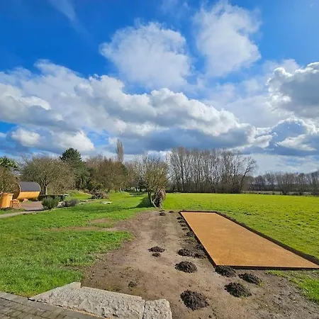 Refuge: Met Zeer Grote Tuin