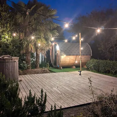 Holiday home Refuge: Met Zeer Grote Tuin